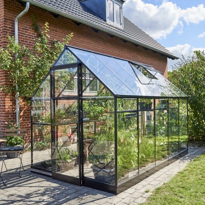 Halls Qube Greenhouse Review - Greenhouse Reviews